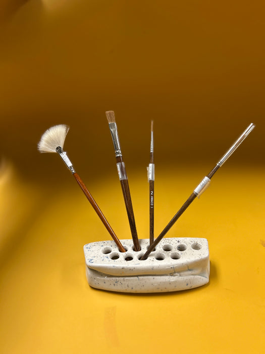 DEEDZ Fancy Brush Holder