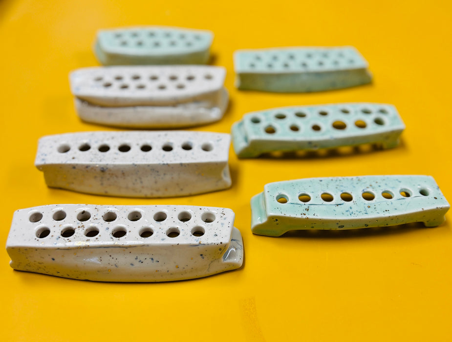 DEEDZ Fancy Brush Holder