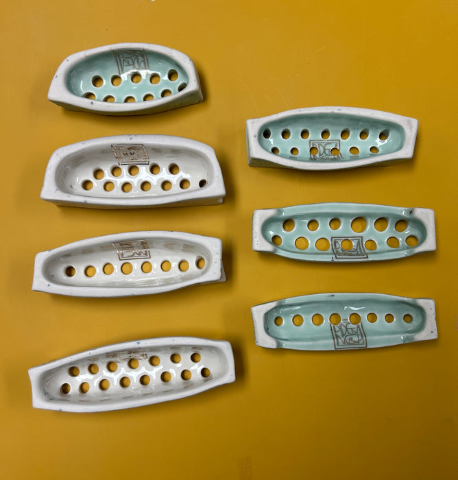 DEEDZ Fancy Brush Holder