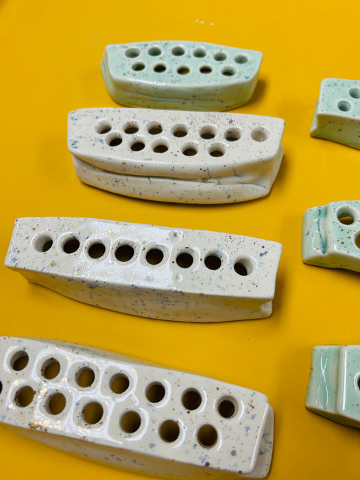 DEEDZ Fancy Brush Holder