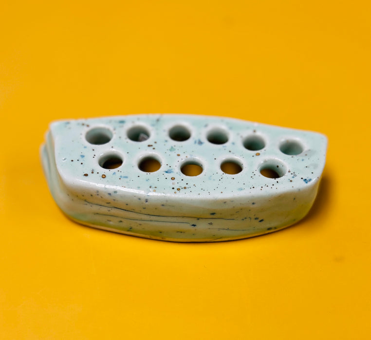 DEEDZ Fancy Brush Holder