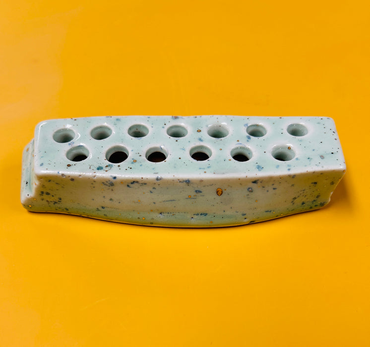 DEEDZ Fancy Brush Holder