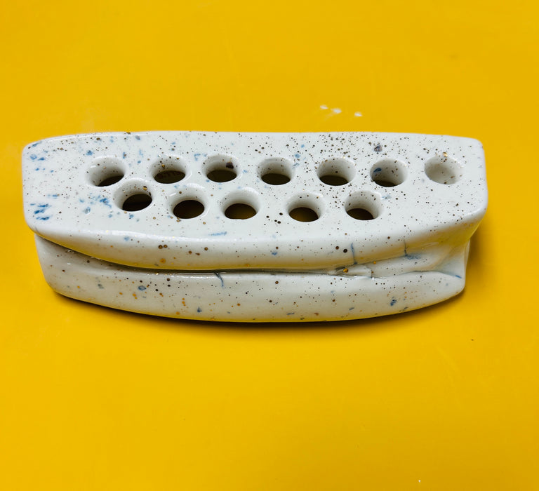 DEEDZ Fancy Brush Holder